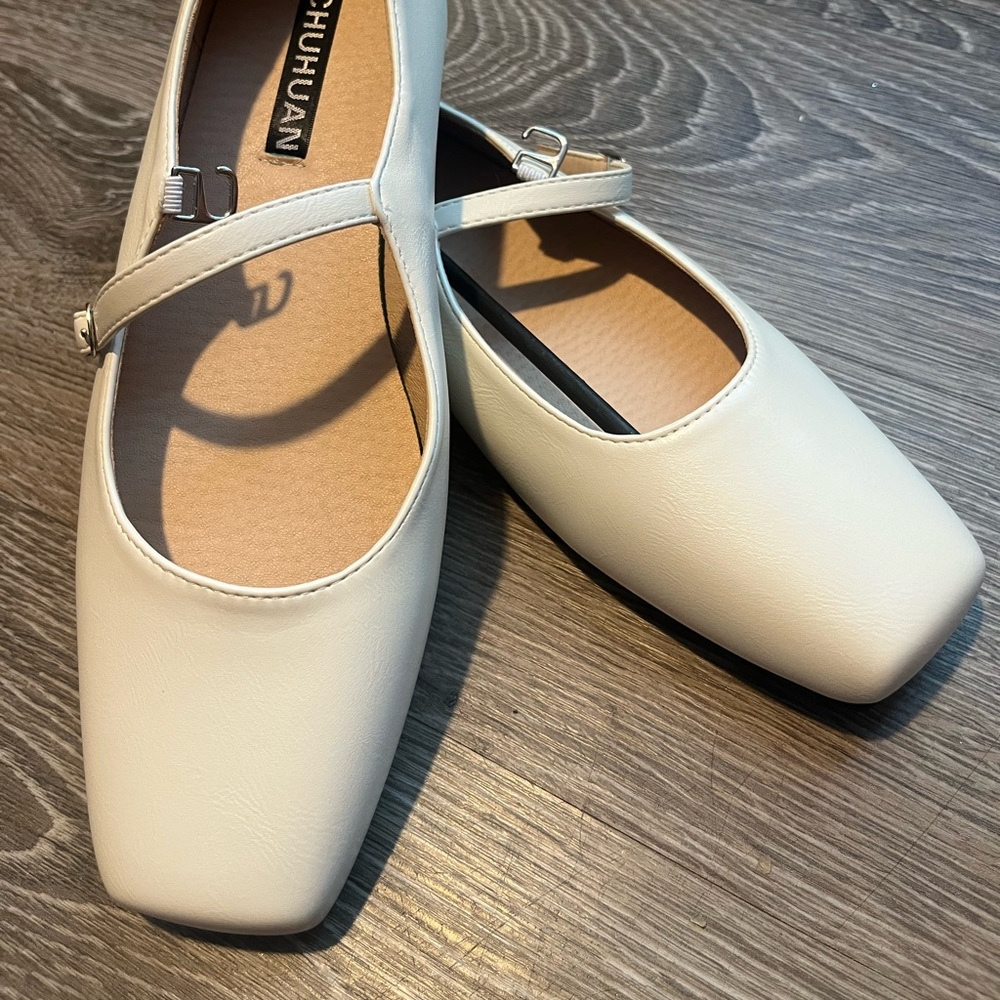 White ballet flats, brand new, never been worn